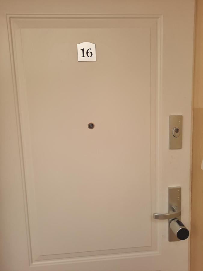 Zorzy Przy Instytucie Kardiologii Anin Apartment *